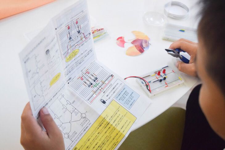 [電子工作] 暗くなると勝手に光る！？不思議なライトをつくろう！